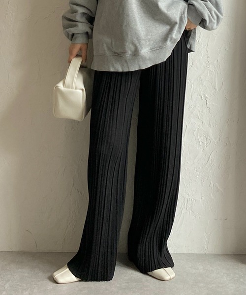 She's Closet(シーズクローゼット)の「接触冷感 クールタッチ 無地 水玉 セミワイド ストレート ロング プリーツパンツ(その他パンツ・レディース・ドット/グレイッシュベージュ/ブラック・M/L)」の2枚目の写真