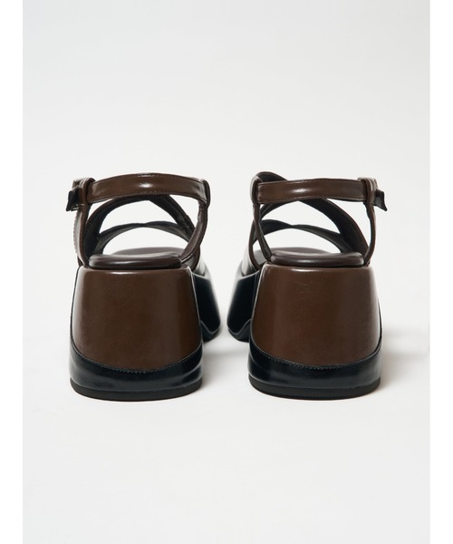 Bella lume(ベッラルーメ)の「《Bella Lume(ベッラルーメ)》厚底クロッグサンダル(サンダル・レディース・ブラウン・SMALL/MEDIUM/LARGE)」の3枚目の写真