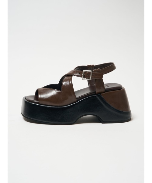 Bella lume(ベッラルーメ)の「《Bella Lume(ベッラルーメ)》厚底クロッグサンダル(サンダル・レディース・ブラウン・SMALL/MEDIUM/LARGE)」の4枚目の写真