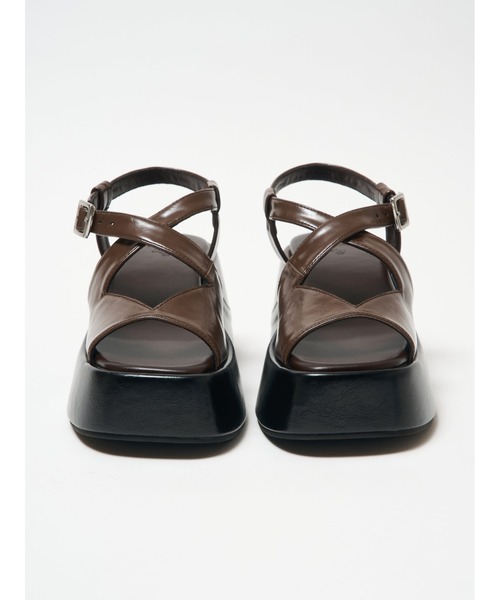 Bella lume(ベッラルーメ)の「《Bella Lume(ベッラルーメ)》厚底クロッグサンダル(サンダル・レディース・ブラウン・SMALL/MEDIUM/LARGE)」の5枚目の写真