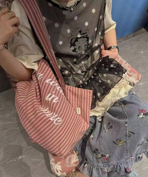 Sibra(シブラ)の「重ねるだけで即こなれ見え。ドット柄シアーフリルチュニック(その他トップス・レディース・イエロー/ブラック・M)」の8枚目の写真