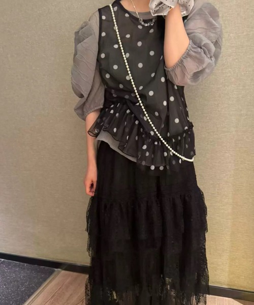 Sibra(シブラ)の「重ねるだけで即こなれ見え。ドット柄シアーフリルチュニック(その他トップス・レディース・イエロー/ブラック・M)」の7枚目の写真