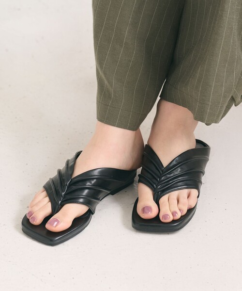 BEAUTY&YOUTH UNITED ARROWS（ビューティーアンドユースユナイテッドアローズ）の「タック インヒール トング サンダル（サンダル・レディース・ブラック/ワイン・36/38/37）」の3枚目の写真