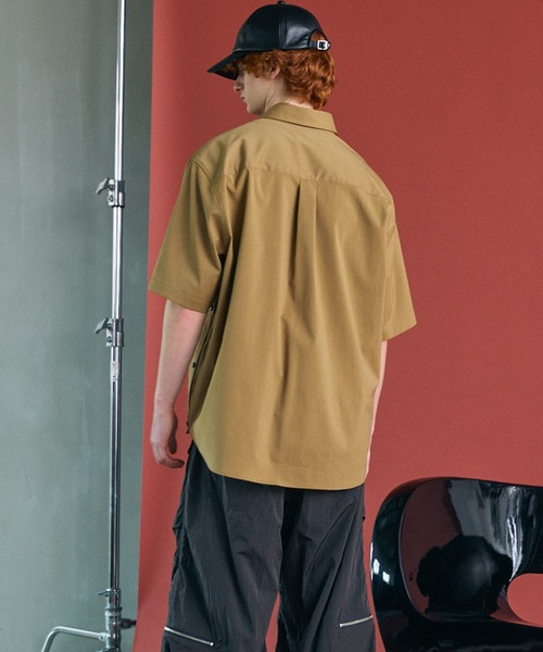 MAISON SPECIAL（メゾンスペシャル）の「《UNISEX》Asymmetric Front Prime-Over Short-sleeve Pullover Shirt/アシンメトリーフロントプライムオーバーショートスリーブプルオーバーシャツ【MAISON SPECIAL/メゾンスペシャル】（シャツ/ブラウス・メンズ・ブラック/ベージュ/ホワイト・2/1/0）」の5枚目の写真