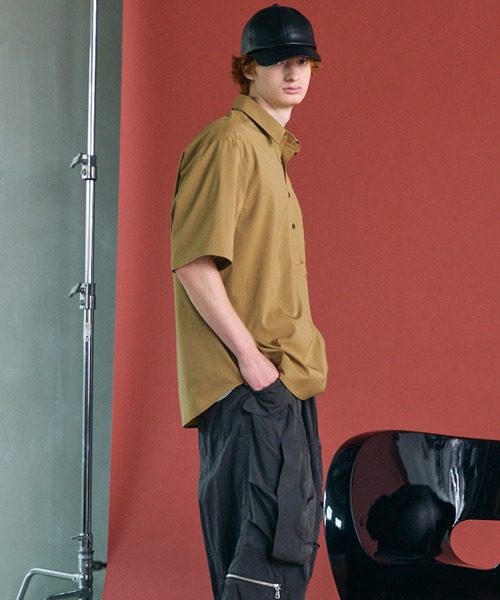 MAISON SPECIAL（メゾンスペシャル）の「《UNISEX》Asymmetric Front Prime-Over Short-sleeve Pullover Shirt/アシンメトリーフロントプライムオーバーショートスリーブプルオーバーシャツ【MAISON SPECIAL/メゾンスペシャル】（シャツ/ブラウス・メンズ・ブラック/ベージュ/ホワイト・2/1/0）」の4枚目の写真