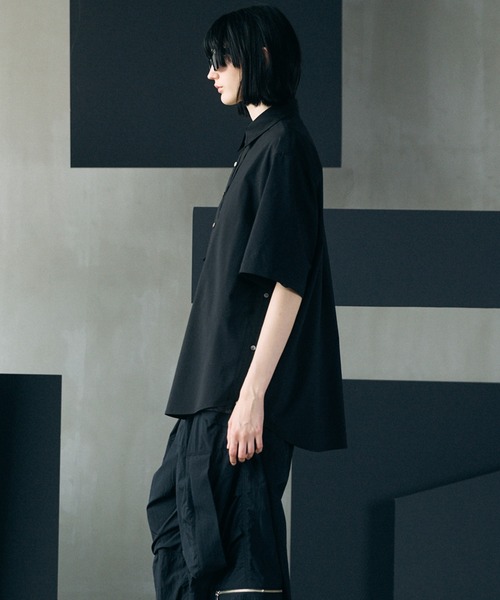 MAISON SPECIAL（メゾンスペシャル）の「《UNISEX》Asymmetric Front Prime-Over Short-sleeve Pullover Shirt/アシンメトリーフロントプライムオーバーショートスリーブプルオーバーシャツ【MAISON SPECIAL/メゾンスペシャル】（シャツ/ブラウス・メンズ・ブラック/ベージュ/ホワイト・2/1/0）」の17枚目の写真
