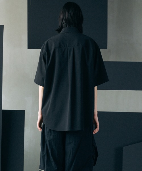 MAISON SPECIAL（メゾンスペシャル）の「《UNISEX》Asymmetric Front Prime-Over Short-sleeve Pullover Shirt/アシンメトリーフロントプライムオーバーショートスリーブプルオーバーシャツ【MAISON SPECIAL/メゾンスペシャル】（シャツ/ブラウス・メンズ・ブラック/ベージュ/ホワイト・2/1/0）」の18枚目の写真