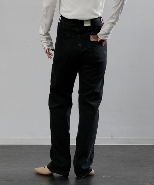 YANUK(ヤヌーク)の「ボーイズストレート LEA OBK(デニムパンツ・レディース・ブラック・24/23)」の2枚目の写真