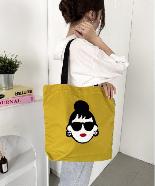 HAPPY FACE(ハッピーフェイス)の「EMMA 顔相良刺?新トート YE(トートバッグ・レディース・イエロー・ONE SIZE)」の4枚目の写真