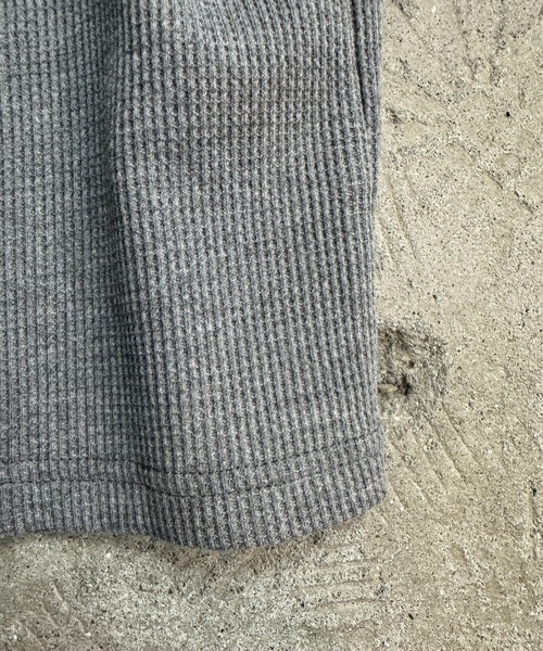 Coffee & Cigarettes(コーヒーアンドシガレッツ)の「6D8 【STANDARD FIT】Waffle Henley T-Shirt スタンダードフィット ワッフルヘンリーネックTシャツ(Tシャツ/カットソー・メンズ・グレー/ホワイト/ブラック・M/XL/L)」の15枚目の写真