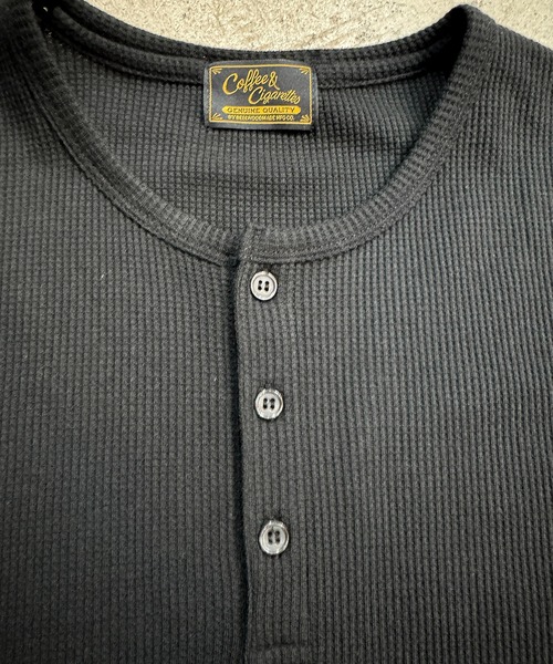 Coffee & Cigarettes(コーヒーアンドシガレッツ)の「6D8 【STANDARD FIT】Waffle Henley T-Shirt スタンダードフィット ワッフルヘンリーネックTシャツ(Tシャツ/カットソー・メンズ・グレー/ホワイト/ブラック・M/XL/L)」の17枚目の写真