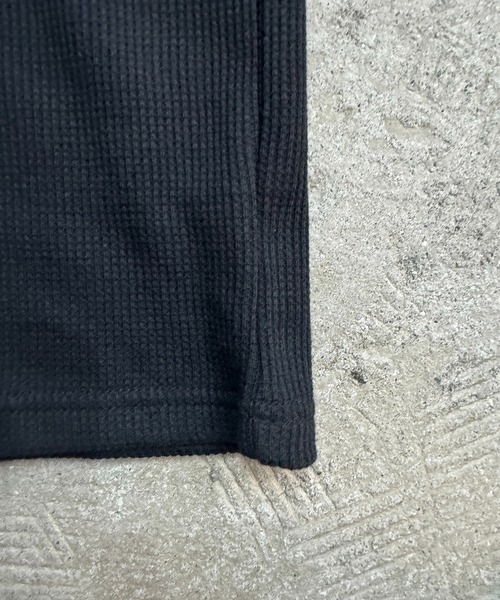 Coffee & Cigarettes(コーヒーアンドシガレッツ)の「6D8 【STANDARD FIT】Waffle Henley T-Shirt スタンダードフィット ワッフルヘンリーネックTシャツ(Tシャツ/カットソー・メンズ・グレー/ホワイト/ブラック・M/XL/L)」の19枚目の写真