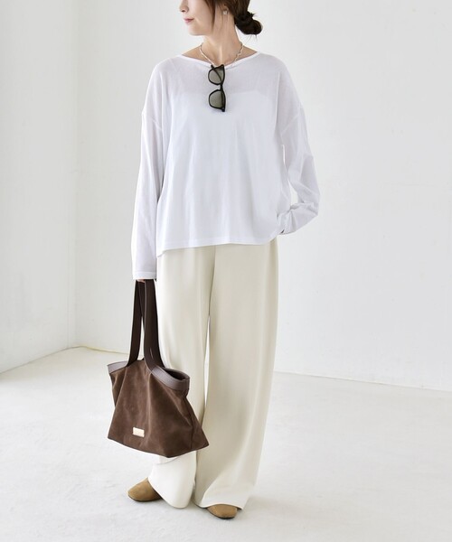 quaranciel(カランシエル)の「quaranciel:〈手洗い可能〉シアー コットン ボートネック ルーズ ロンTEE(Tシャツ/カットソー・レディース・ブラック/オフホワイト/ブラウン・ONE SIZE)」の4枚目の写真