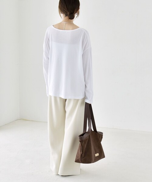 quaranciel(カランシエル)の「quaranciel:〈手洗い可能〉シアー コットン ボートネック ルーズ ロンTEE(Tシャツ/カットソー・レディース・ブラック/オフホワイト/ブラウン・ONE SIZE)」の5枚目の写真