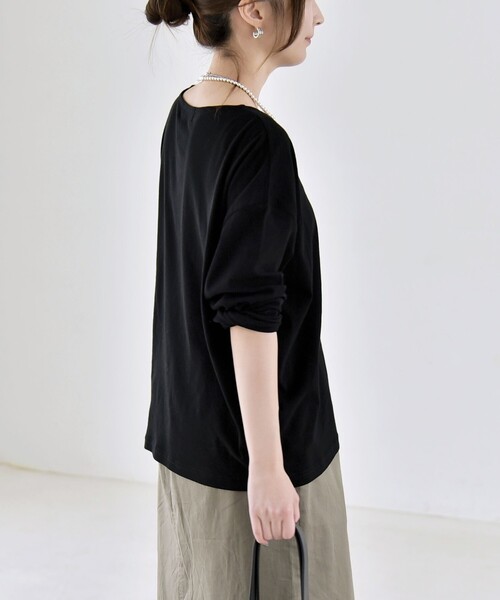 quaranciel(カランシエル)の「quaranciel:〈手洗い可能〉シアー コットン ボートネック ルーズ ロンTEE(Tシャツ/カットソー・レディース・ブラック/オフホワイト/ブラウン・ONE SIZE)」の16枚目の写真