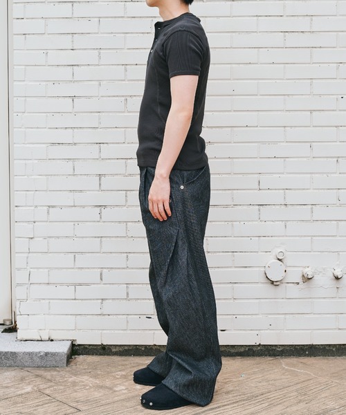 CONZ(コンズ)の「curve leg trousers pique denim 2.0(デニムパンツ・メンズ・ストライプ・1/3/2)」の3枚目の写真
