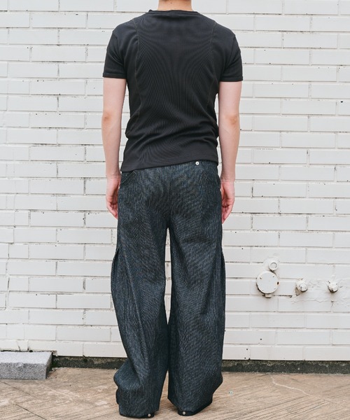 CONZ(コンズ)の「curve leg trousers pique denim 2.0(デニムパンツ・メンズ・ストライプ・1/3/2)」の4枚目の写真