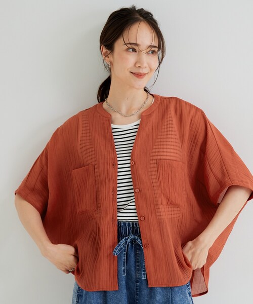 SHOO・LA・RUE（シューラルー）の「【洗濯機可】ナチュラルな風合いが魅力 シアードルマンブラウス（シャツ/ブラウス・レディース・ホワイト/ライトブルー/ブラウン系その他/イエロー系その他/ブラック/オレンジ・00）」の21枚目の写真