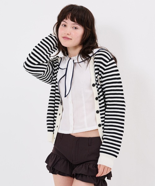 TINA:JOJUN(ティーナジョジュン)の「ワッペン付き Vネック ニット カーディガン TINA:JOJUN(ニット/セーター・レディース・アイボリー/ネイビー/ホワイト×ブラック・M)」の17枚目の写真