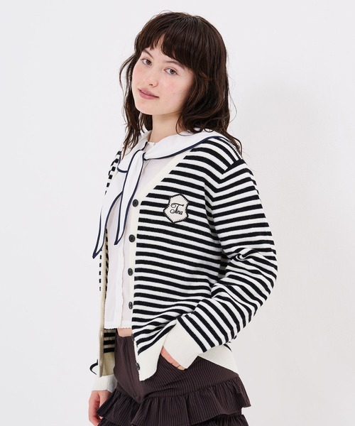 TINA:JOJUN(ティーナジョジュン)の「ワッペン付き Vネック ニット カーディガン TINA:JOJUN(ニット/セーター・レディース・アイボリー/ネイビー/ホワイト×ブラック・M)」の18枚目の写真