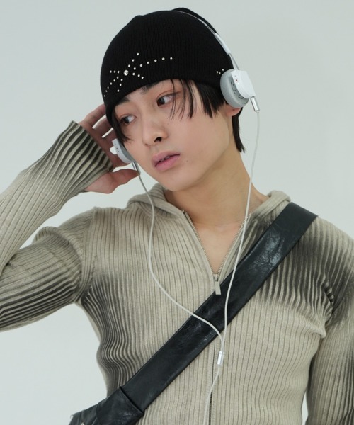 Chikashitsu +（チカシツプラス）の「【Chikashitsu +】stella studs knit beanie / 【チカシツプラス】ステラスタッズニットビーニー（ニットキャップ/ビーニー・メンズ・ブラック・ONE SIZE）」の3枚目の写真