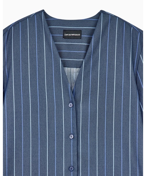 EMPORIO ARMANI(エンポリオアルマーニ)の「【エンポリオ アルマーニ】ストライプ ジャカードデニム Vネックシャツ(シャツ/ブラウス・レディース・ダークブルー・38)」の4枚目の写真