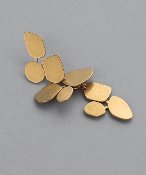 abaskdesign（アバスクデザイン）の「金属アレルギー対応　リーフモチーフロングピアス（ピアス（両耳用）・レディース・ゴールド・FREE）」の12枚目の写真