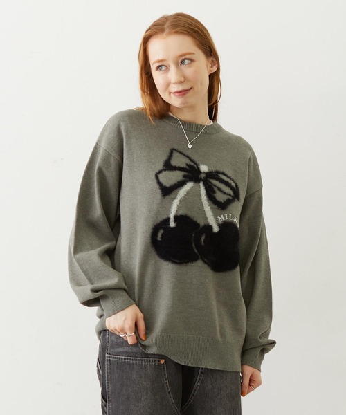 MILKFED.(ミルクフェド)の「CHERRY LOGO KNIT TOP(ニット/セーター・レディース・アッシュ/ブラック/オフホワイト・ONE SIZE)」の3枚目の写真
