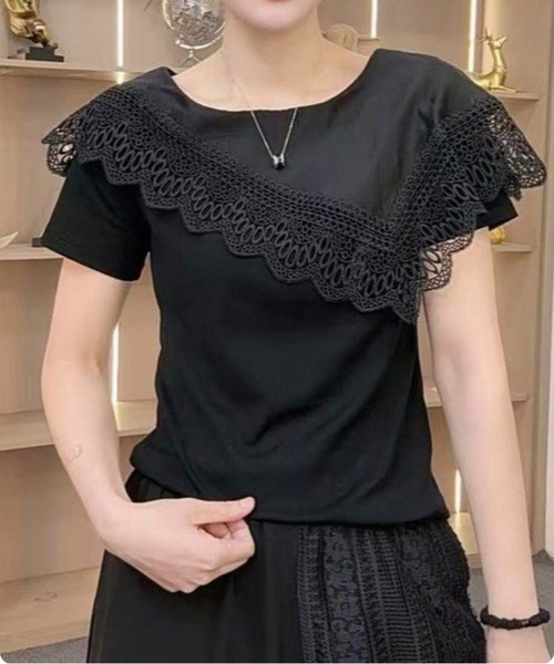 I.O.E（アイオイ）の「【韓国トレンド】レースフリルデザイン ボートネック半袖トップス（Tシャツ/カットソー・レディース・ホワイト/ブラック・FREE）」の2枚目の写真