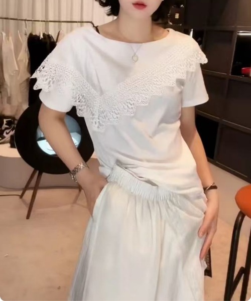 I.O.E（アイオイ）の「【韓国トレンド】レースフリルデザイン ボートネック半袖トップス（Tシャツ/カットソー・レディース・ホワイト/ブラック・FREE）」の8枚目の写真