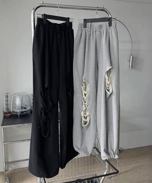 NOWLE(ノウル)の「【NOWLE】クラッシュ ダメージ ルーズ スウェットパンツ / ヴィンテージストリート ボトムス(スウェットパンツ・メンズ・ブラック/グレー・SMALL/MEDIUM/LARGE/X-LARGE)」の4枚目の写真