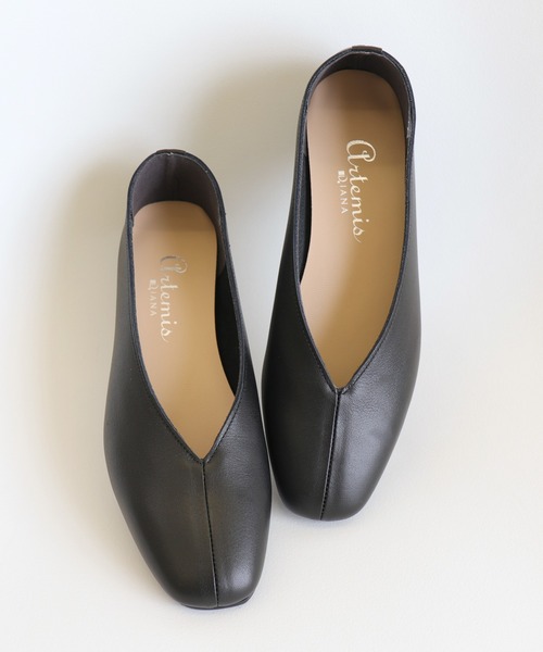 FLAT(フラット)の「牛革 Vカットフラットシューズ(パンプス・レディース・ダークベージュ/シルバー/ブラック・23.0cm/25.0cm/24.5cm/24.0cm/23.5cm/22.5cm)」の4枚目の写真