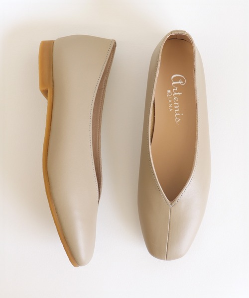 FLAT(フラット)の「牛革 Vカットフラットシューズ(パンプス・レディース・ダークベージュ/シルバー/ブラック・23.0cm/25.0cm/24.5cm/24.0cm/23.5cm/22.5cm)」の6枚目の写真