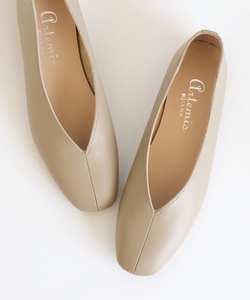 FLAT(フラット)の「牛革 Vカットフラットシューズ(パンプス・レディース・ダークベージュ/シルバー/ブラック・23.0cm/25.0cm/24.5cm/24.0cm/23.5cm/22.5cm)」の7枚目の写真