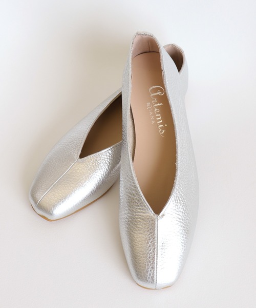 FLAT(フラット)の「牛革 Vカットフラットシューズ(パンプス・レディース・ダークベージュ/シルバー/ブラック・23.0cm/25.0cm/24.5cm/24.0cm/23.5cm/22.5cm)」の8枚目の写真