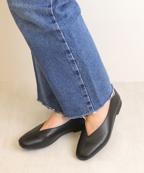 FLAT(フラット)の「牛革 Vカットフラットシューズ(パンプス・レディース・ダークベージュ/シルバー/ブラック・23.0cm/25.0cm/24.5cm/24.0cm/23.5cm/22.5cm)」の9枚目の写真