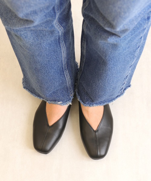 FLAT(フラット)の「牛革 Vカットフラットシューズ(パンプス・レディース・ダークベージュ/シルバー/ブラック・23.0cm/25.0cm/24.5cm/24.0cm/23.5cm/22.5cm)」の11枚目の写真