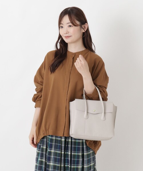 one'sterrace(ワンズテラス)の「Legato LargoかるいかばんDuo2wayショルダー(ショルダーバッグ・レディース・ブラック系8/ベージュ系その他7/アイボリー系8・99)」の6枚目の写真