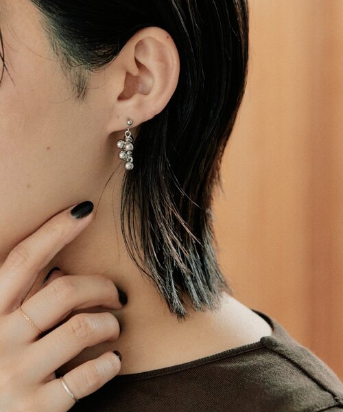 ear PAPILLONNER(イアパピヨネ)の「粒々フリンジピアス《チタンポスト》(ピアス(両耳用)・レディース・シルバー/ゴールド・FREE)」の1枚目の写真