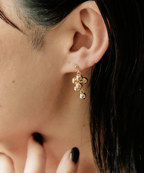 ear PAPILLONNER(イアパピヨネ)の「粒々フリンジピアス《チタンポスト》(ピアス(両耳用)・レディース・シルバー/ゴールド・FREE)」の2枚目の写真