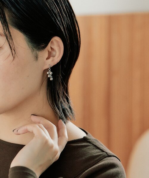 ear PAPILLONNER(イアパピヨネ)の「粒々フリンジピアス《チタンポスト》(ピアス(両耳用)・レディース・シルバー/ゴールド・FREE)」の9枚目の写真