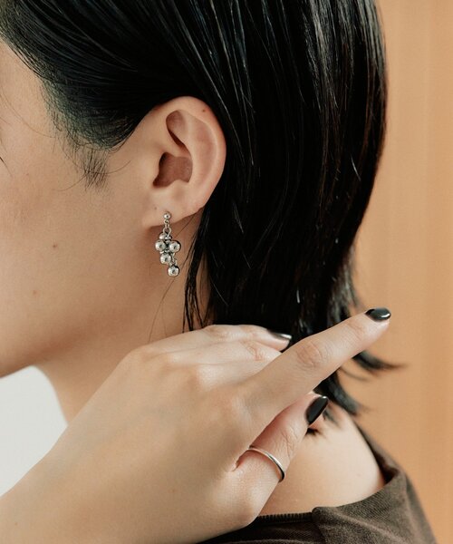 ear PAPILLONNER(イアパピヨネ)の「粒々フリンジピアス《チタンポスト》(ピアス(両耳用)・レディース・シルバー/ゴールド・FREE)」の6枚目の写真
