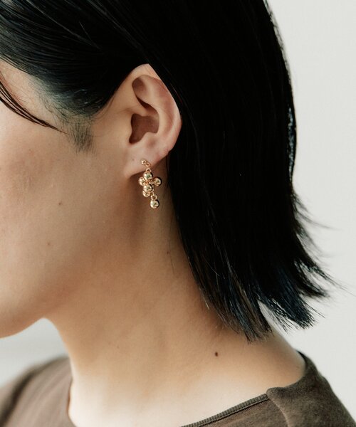 ear PAPILLONNER(イアパピヨネ)の「粒々フリンジピアス《チタンポスト》(ピアス(両耳用)・レディース・シルバー/ゴールド・FREE)」の5枚目の写真