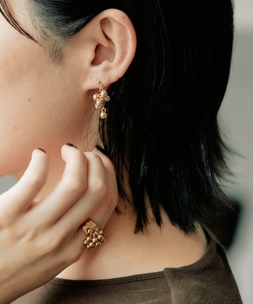 ear PAPILLONNER(イアパピヨネ)の「粒々フリンジピアス《チタンポスト》(ピアス(両耳用)・レディース・シルバー/ゴールド・FREE)」の3枚目の写真