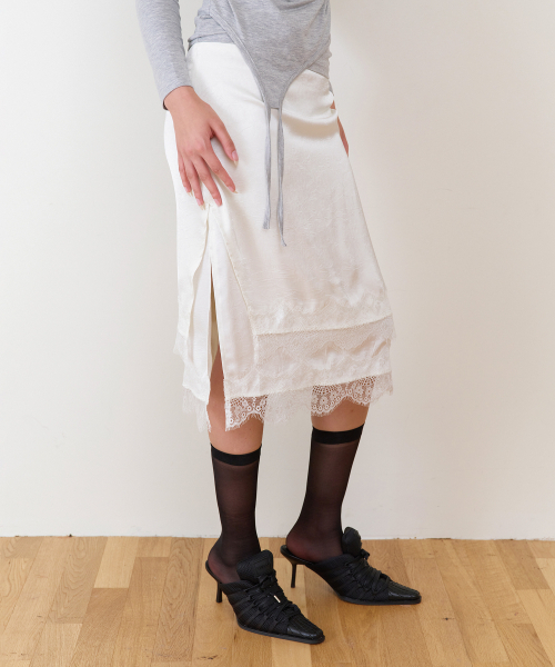 THEVINYLHOUSE（ザバイニルハウス）の「FEMININE SLIT LACE SKIRT(W) WHITE（スカート・レディース・その他・SMALL/MEDIUM）」の2枚目の写真