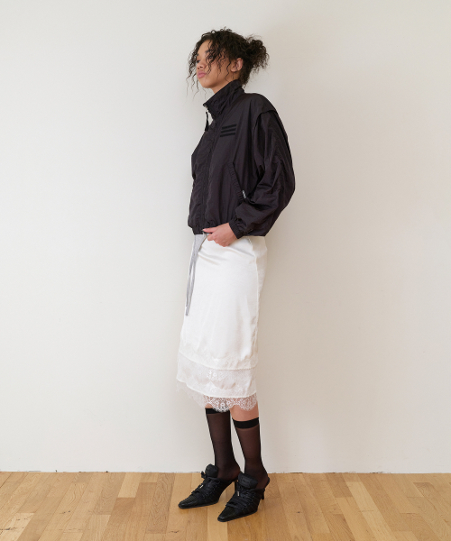 THEVINYLHOUSE（ザバイニルハウス）の「FEMININE SLIT LACE SKIRT(W) WHITE（スカート・レディース・その他・SMALL/MEDIUM）」の3枚目の写真