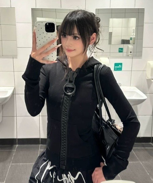 Lis ardent(リスアルダン)の「2026AW BIGスライダーデザイン 配色ジップスウェット/ジップパーカー(パーカー・レディース・ブルー/ピンク/ブラック・M)」の2枚目の写真