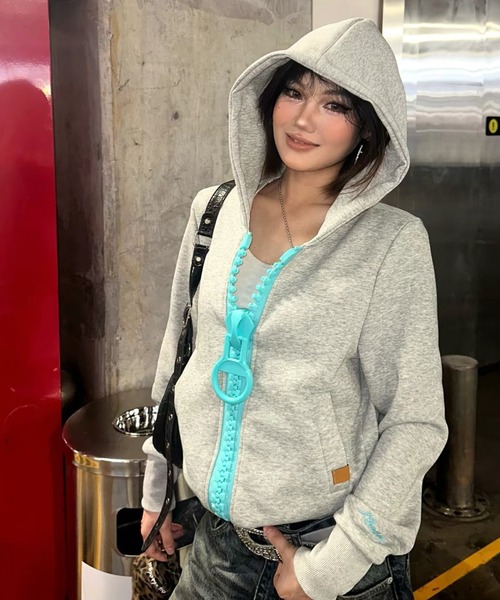 Lis ardent(リスアルダン)の「2026AW BIGスライダーデザイン 配色ジップスウェット/ジップパーカー(パーカー・レディース・ブルー/ピンク/ブラック・M)」の19枚目の写真
