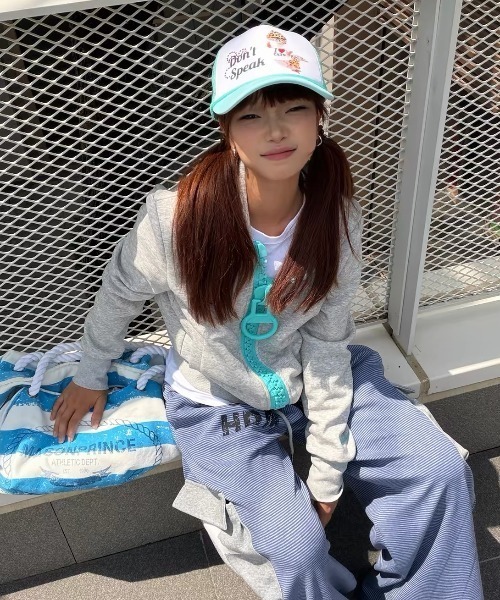 Lis ardent(リスアルダン)の「2026AW BIGスライダーデザイン 配色ジップスウェット/ジップパーカー(パーカー・レディース・ブルー/ピンク/ブラック・M)」の11枚目の写真