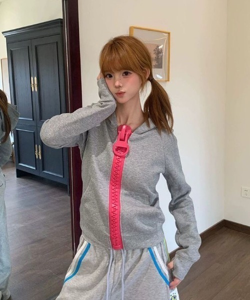 Lis ardent(リスアルダン)の「2026AW BIGスライダーデザイン 配色ジップスウェット/ジップパーカー(パーカー・レディース・ブルー/ピンク/ブラック・M)」の7枚目の写真